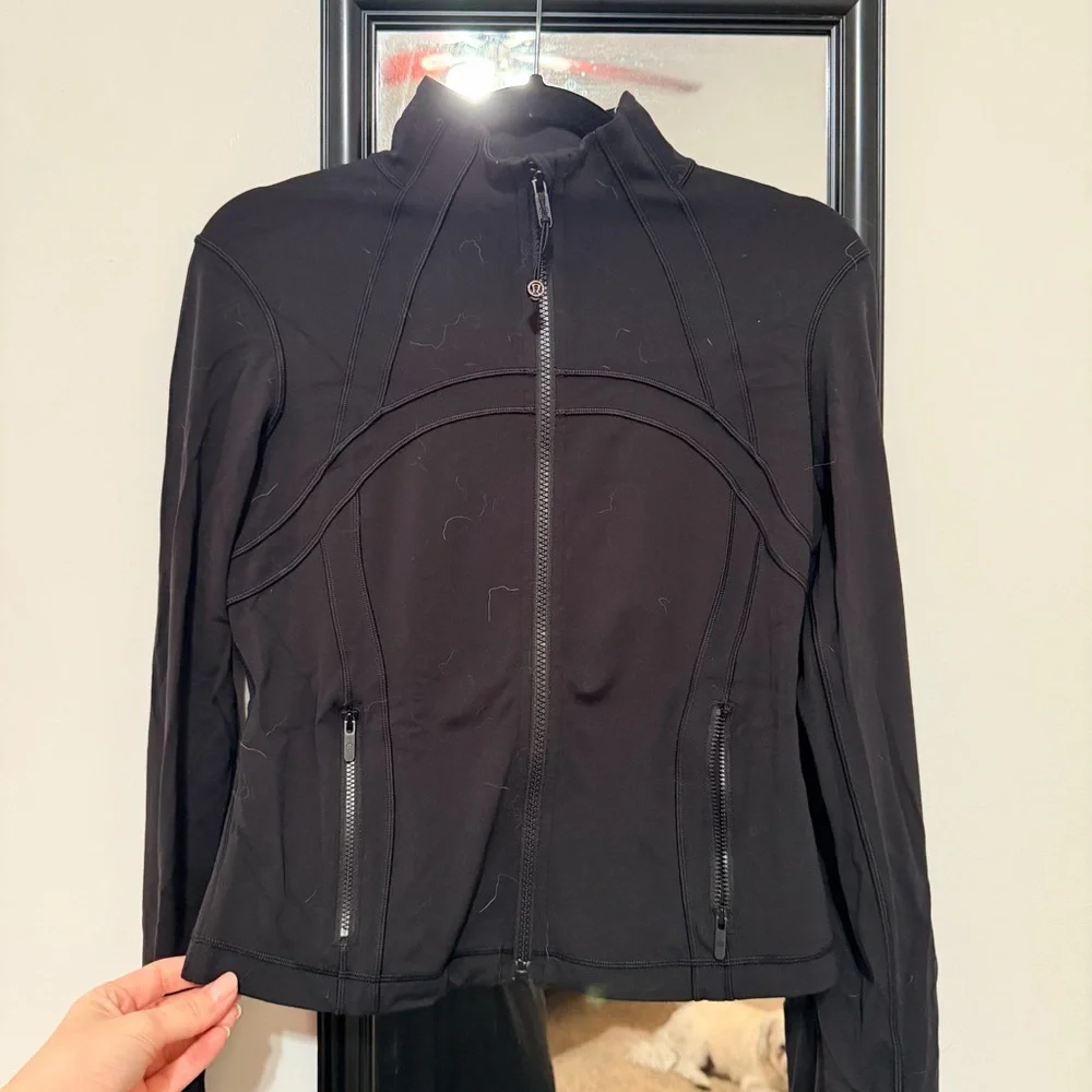 Lululemon Define Cropped Jacket in Black - Picture 3 of 4